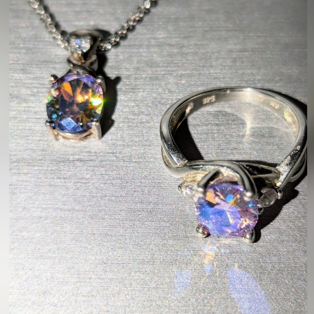 AVON Rare Aurora Borealis Ring & Pendant Set, gorgeous 🌈 Mystic gems sz 7 & 18"